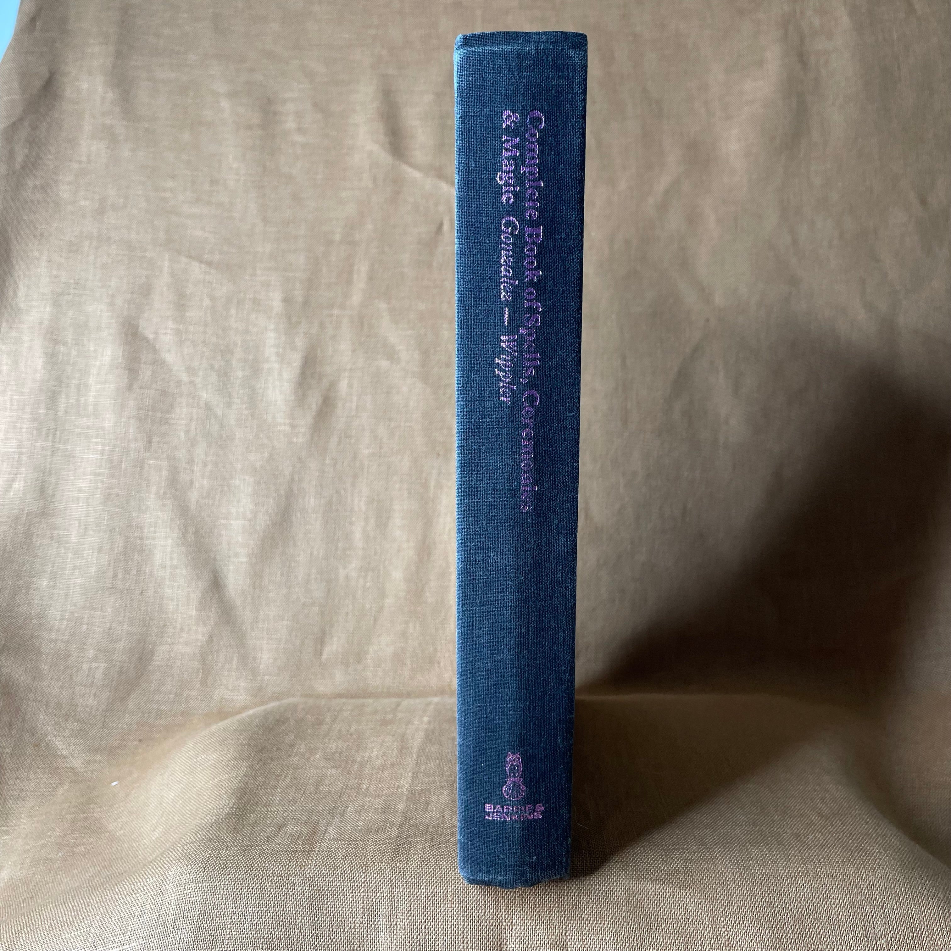 The Complete Book of Magic and Witchcraft — Kathryn Paulsen