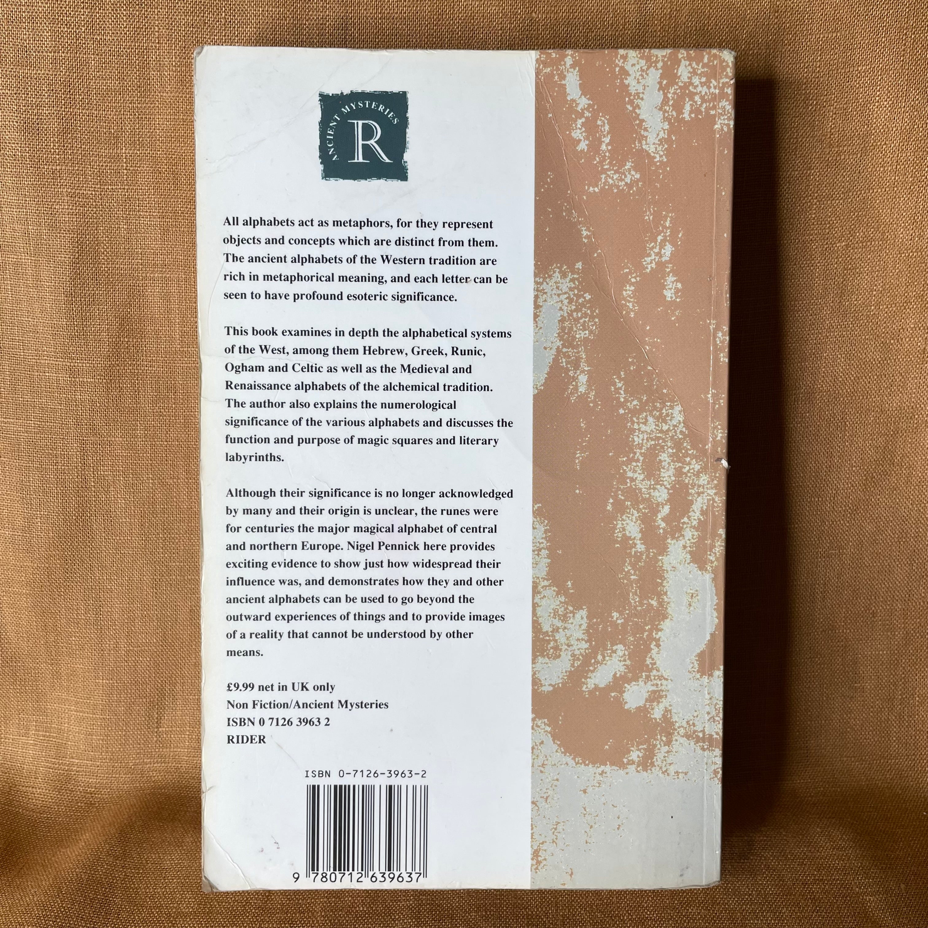 The Secret Lore of Runes and Other Ancient Alphabets - Nigel Pennick