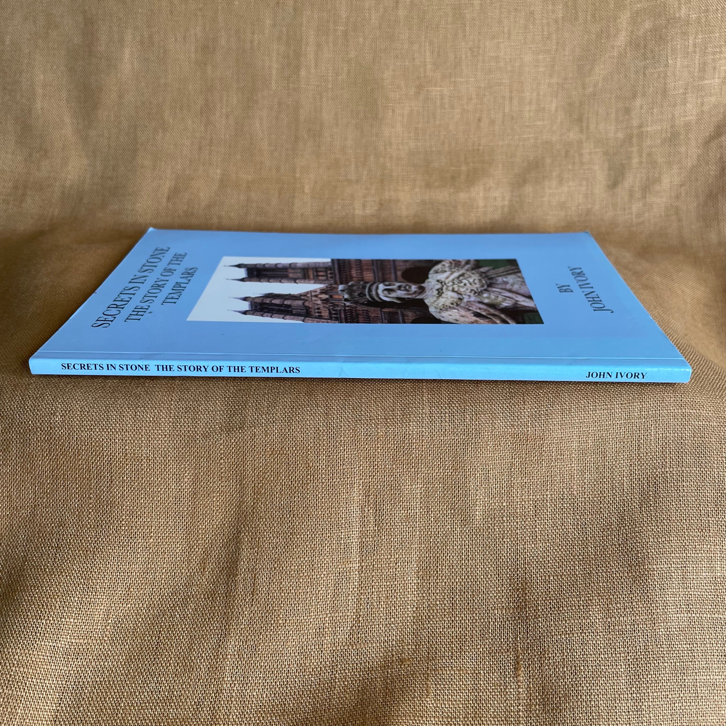 Secrets in Stone: The Story of the Templars - John Ivory