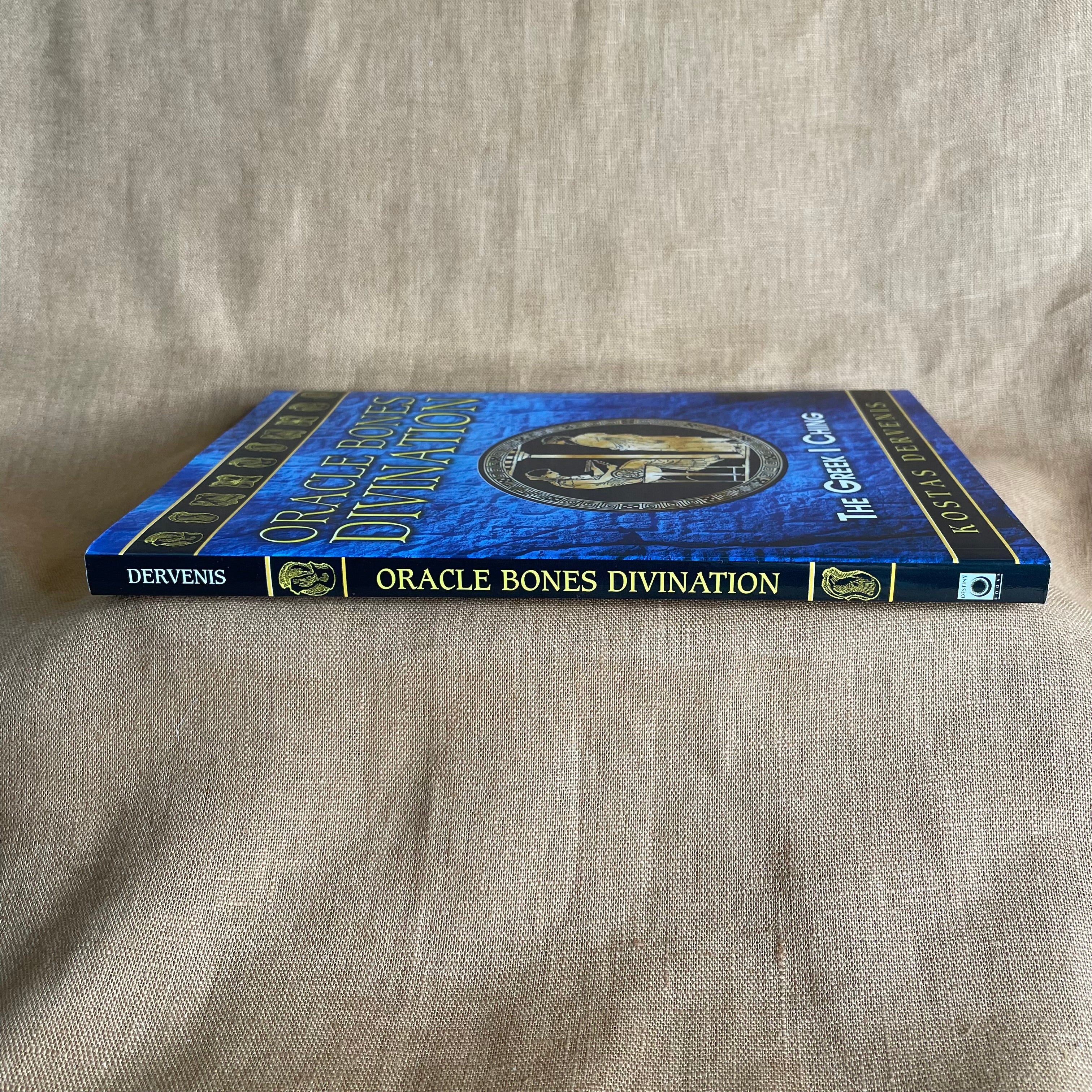 Oracle Bones Divination: The Greek I Ching - Kostas Dervenis