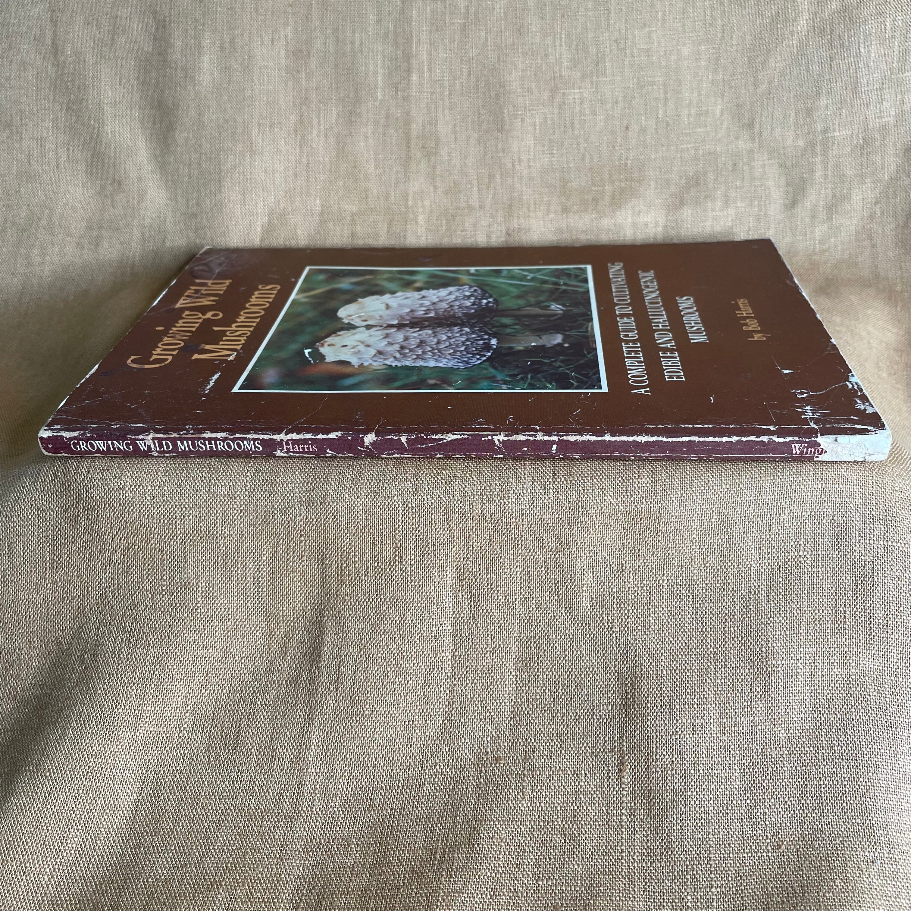 Growing Wild Mushrooms: A Complete Guide to Cultivating Edible and Hallucinogenic Mushrooms — Bob Harris