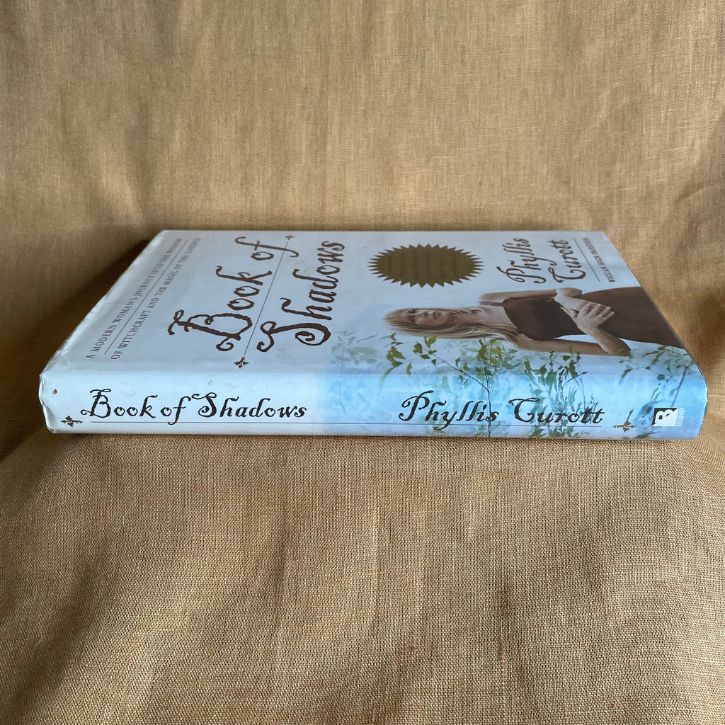 Book of Shadows: A Modern Woman’s Journey into the Wisdom of Witchcraft and the Magic of the Goddess - Phyllis Curott
