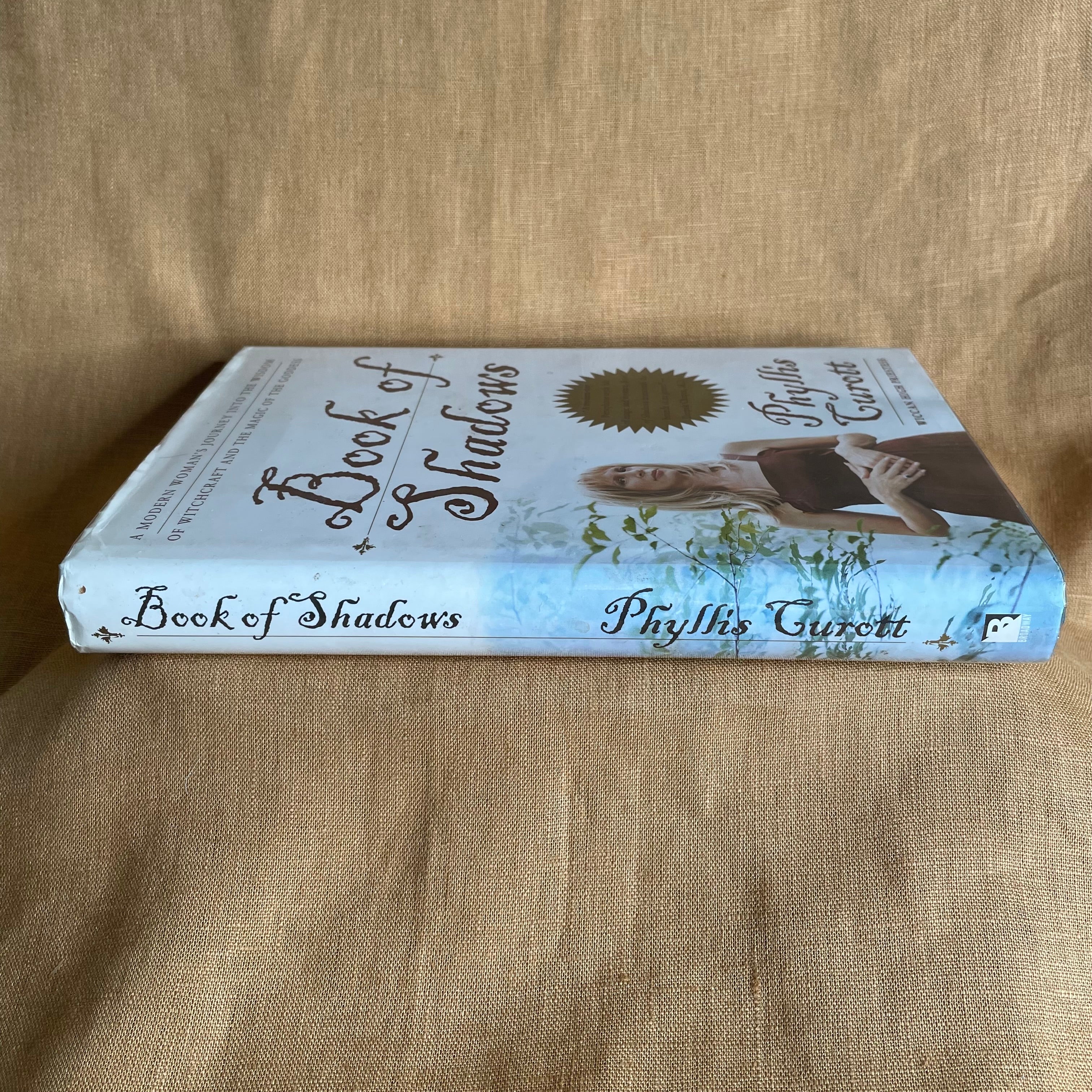 Book of Shadows: A Modern Woman’s Journey into the Wisdom of Witchcraft and the Magic of the Goddess - Phyllis Curott