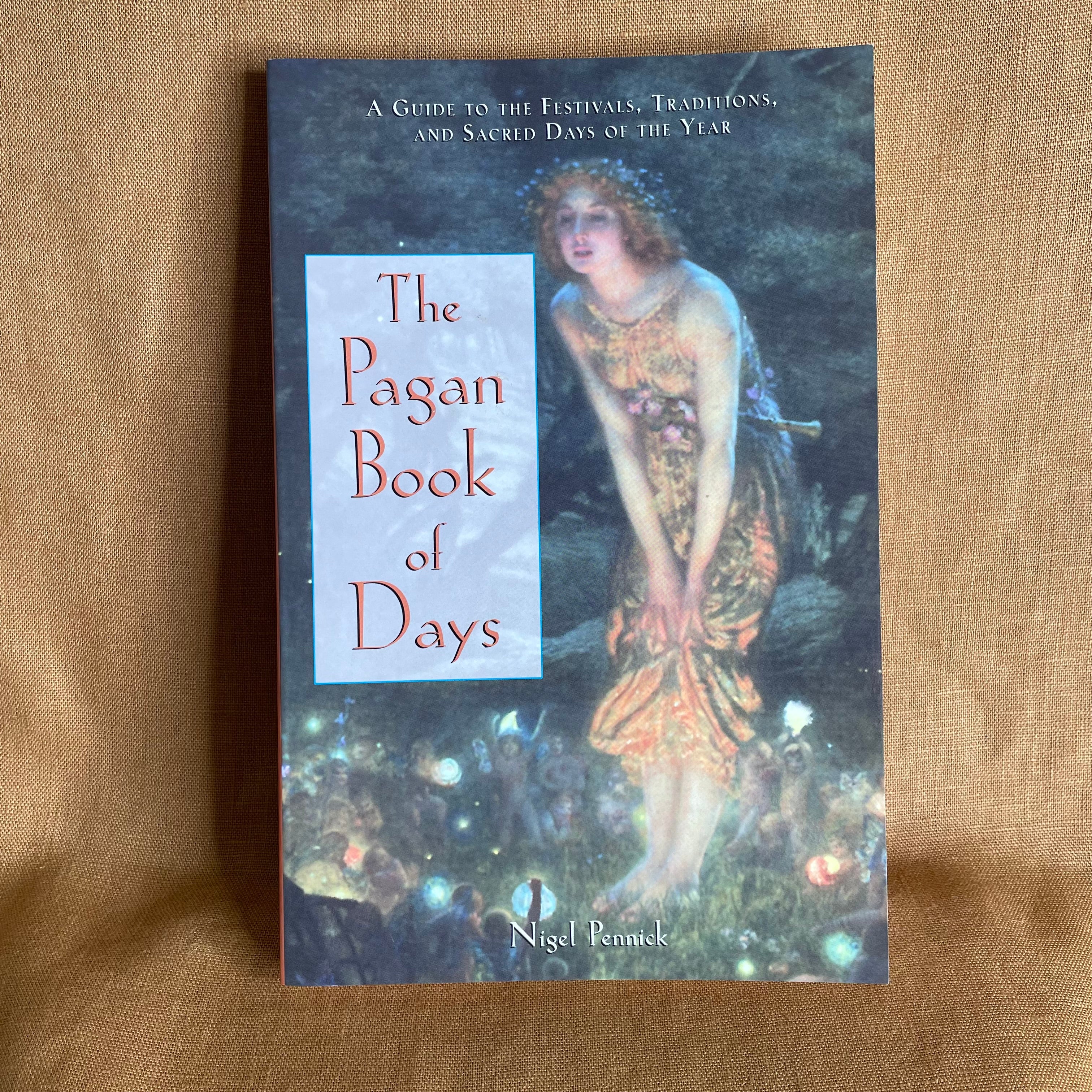 The Pagan Book of Days: A Guide to the Festivals, Traditions, and Sacred Days of the Year - Nigel Pennick