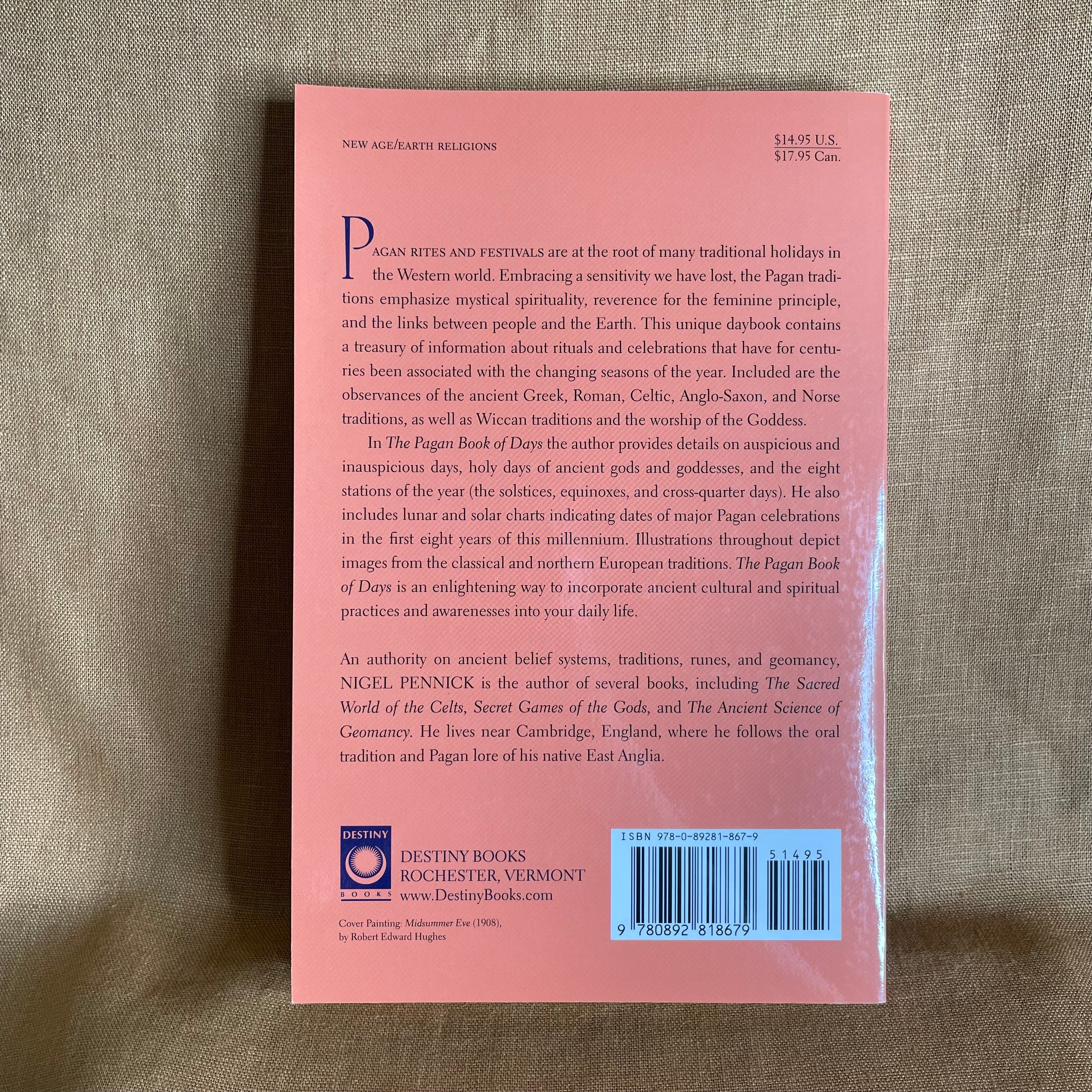 The Pagan Book of Days: A Guide to the Festivals, Traditions, and Sacred Days of the Year - Nigel Pennick