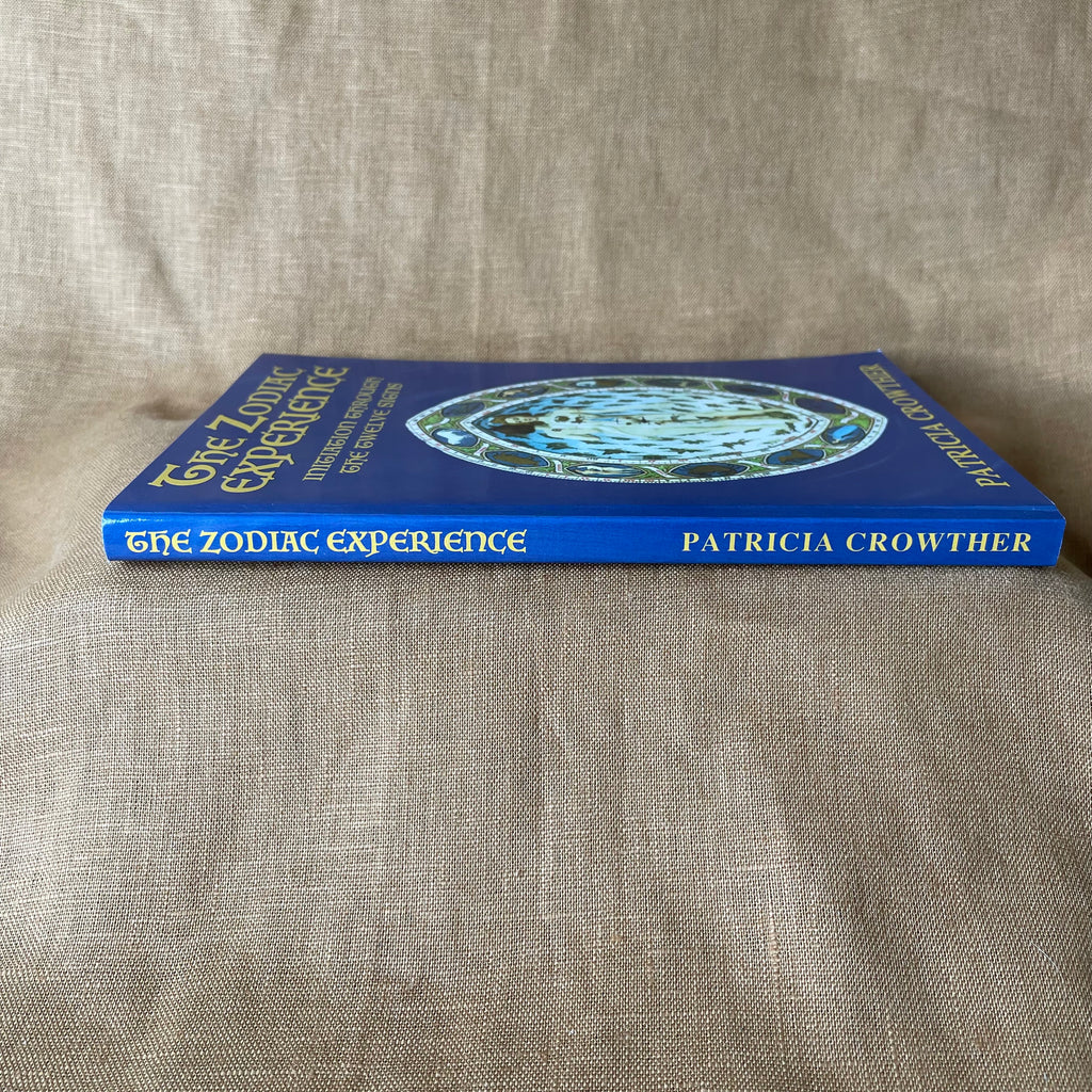 The Zodiac Experience: Initiation Through the Twelve Signs - Patricia Crowther