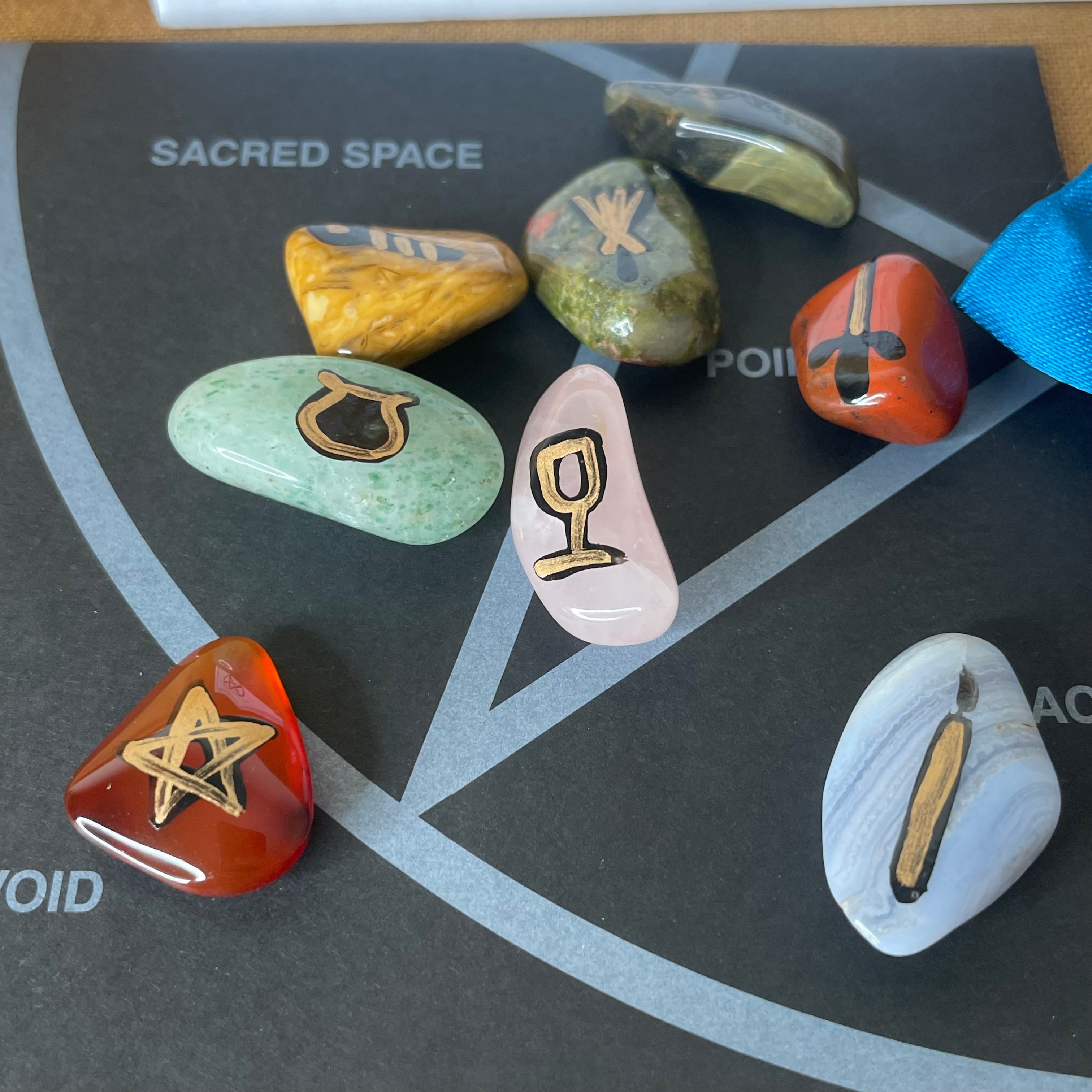 Witch Stones: Gemstones for Prediction & Inspiration - Eastgate Resource