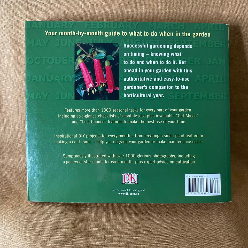 Gardening Through the Year in Australia - Ian Spence