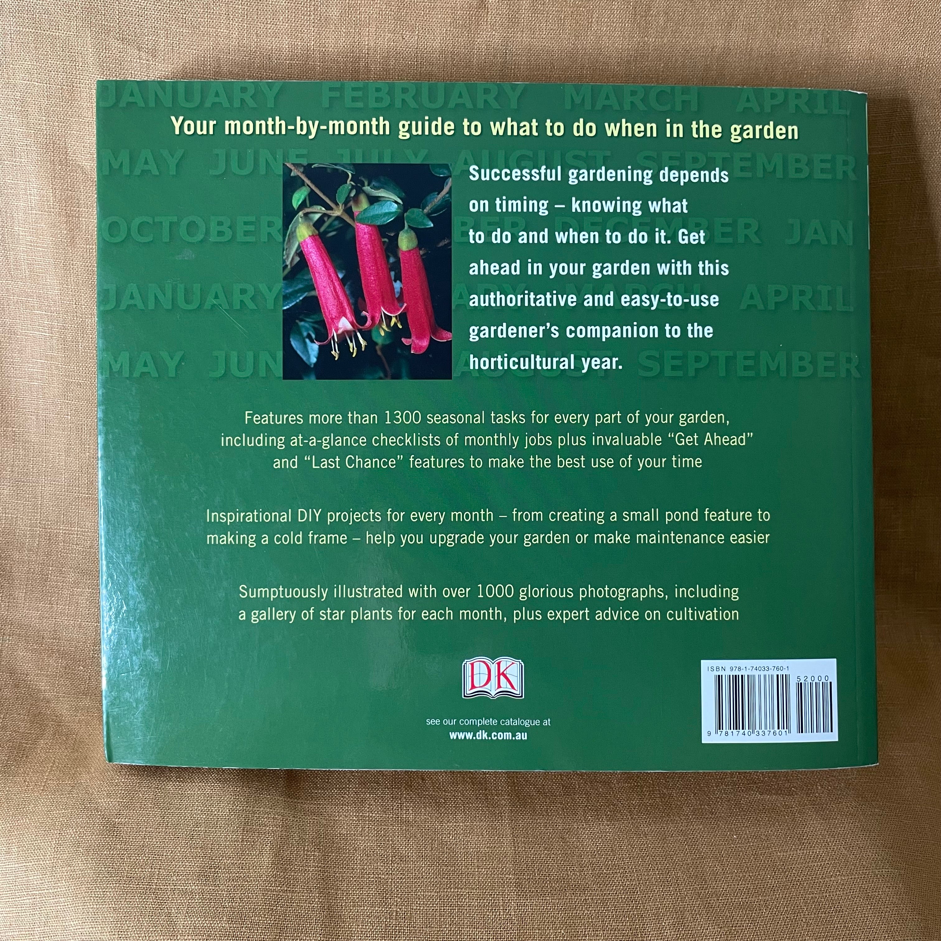 Gardening Through the Year in Australia - Ian Spence