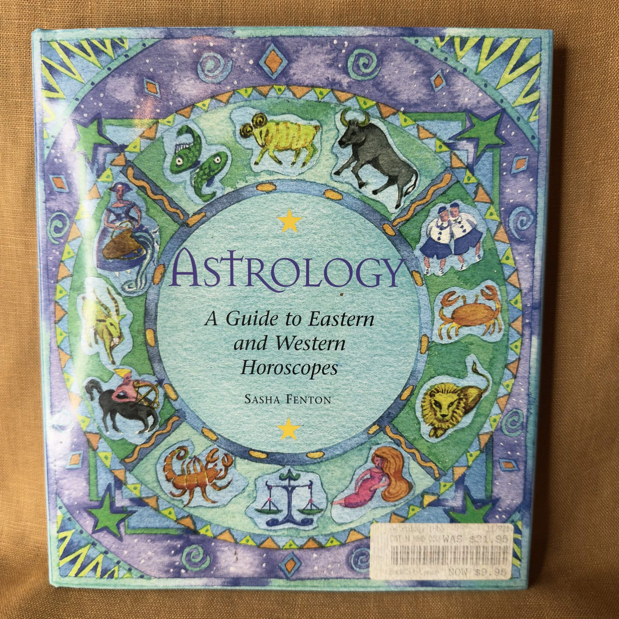 Astrology: A Guide to Eastern and Western Horoscopes - Sasha Fenton