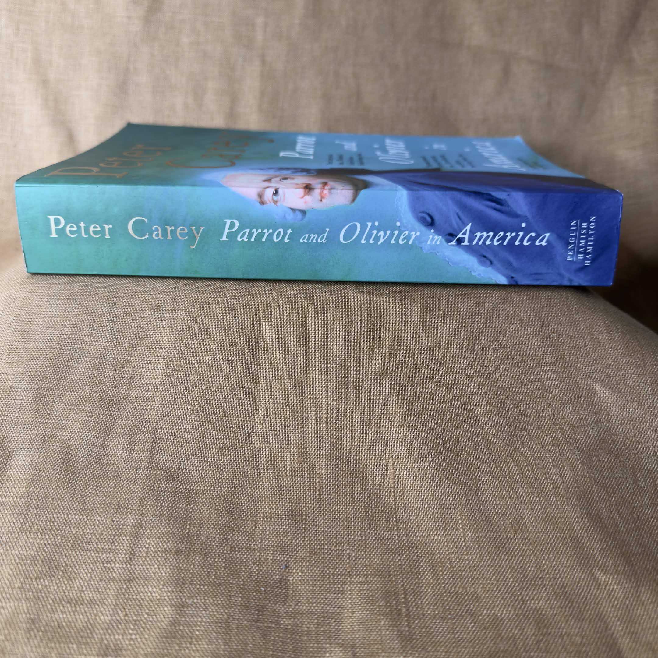Parrot and Olivier in America — Peter Carey