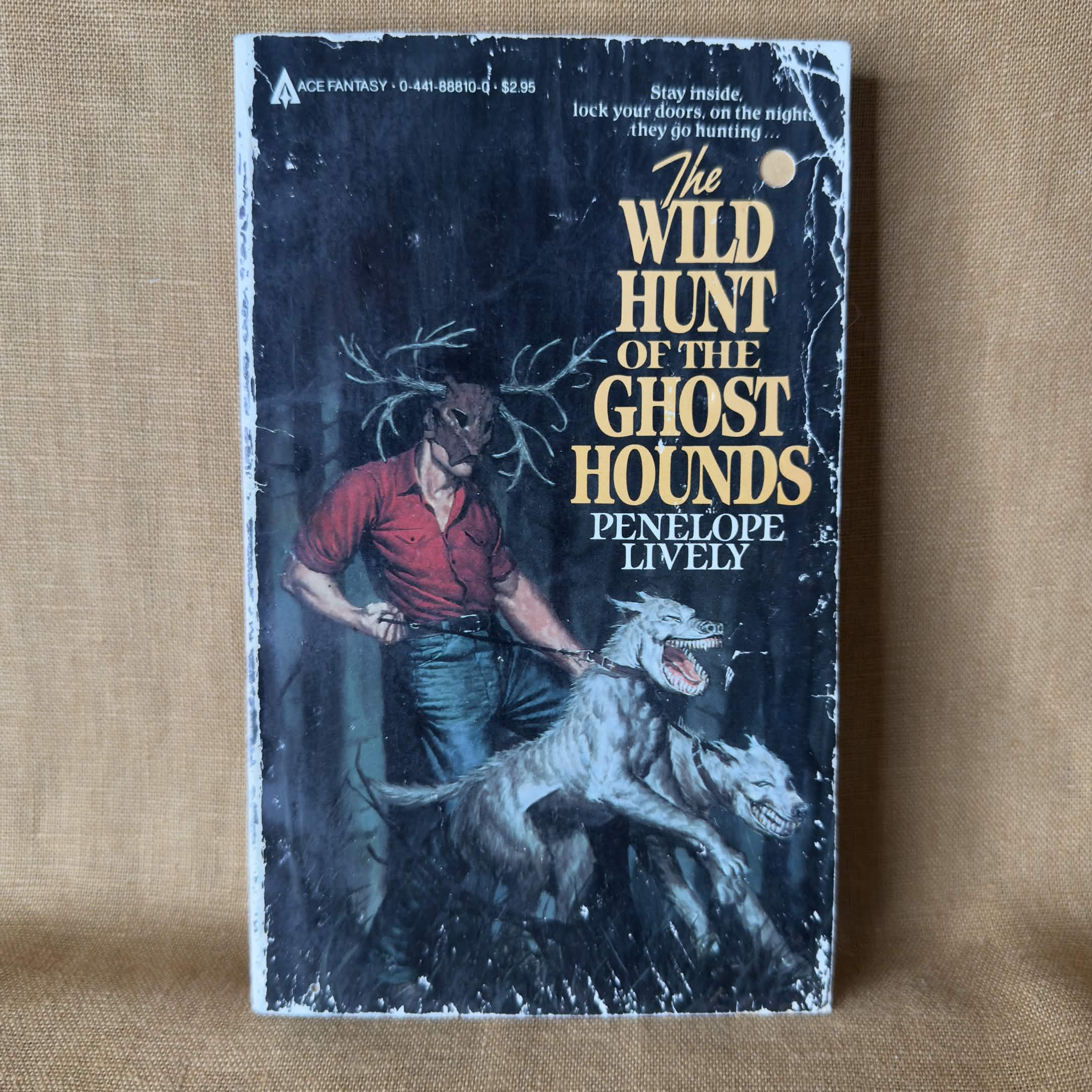 The Wild Hunt of the Ghost Hounds — Penelope Lively