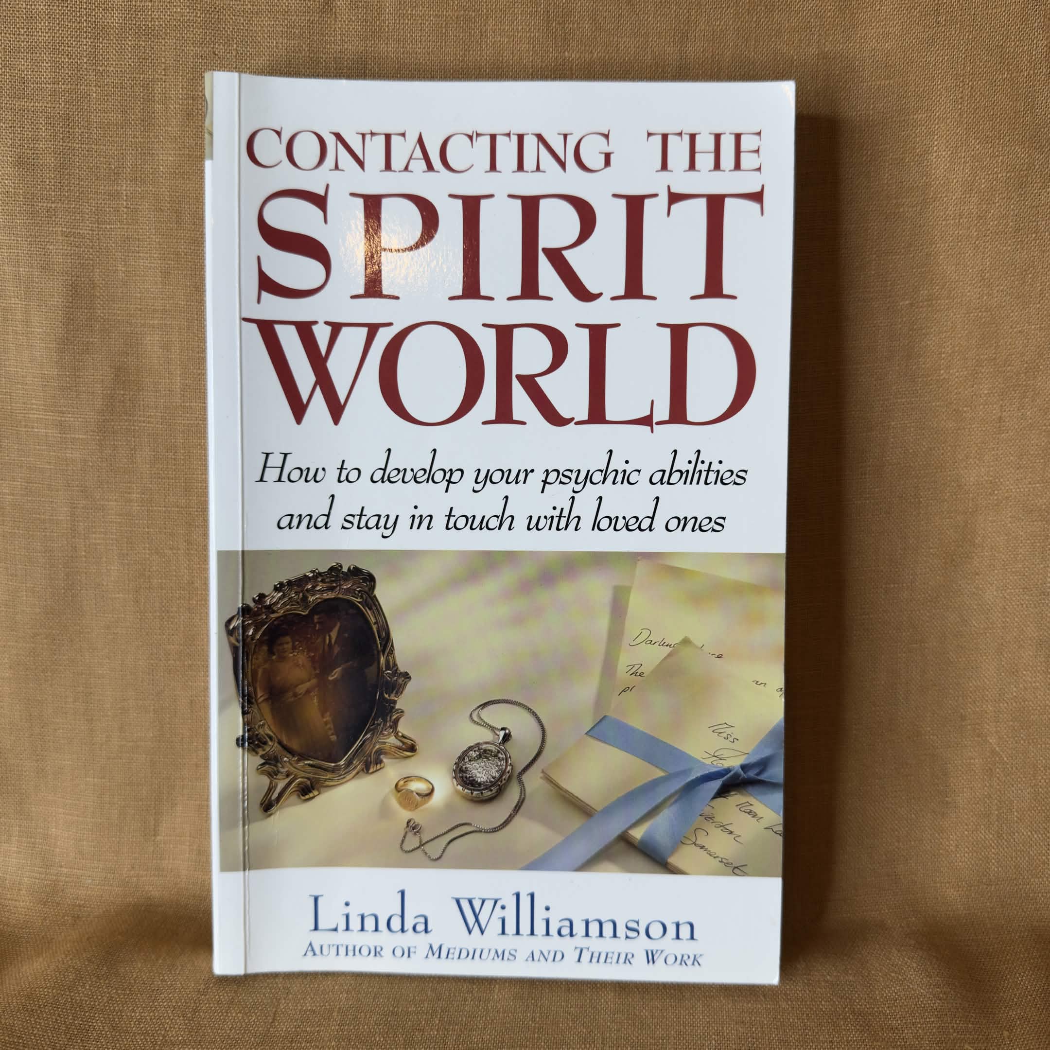 Contacting the Spirit World: How to Develop Your Psychic Abilities and Stay in Touch with Loved Ones — Linda Williamson