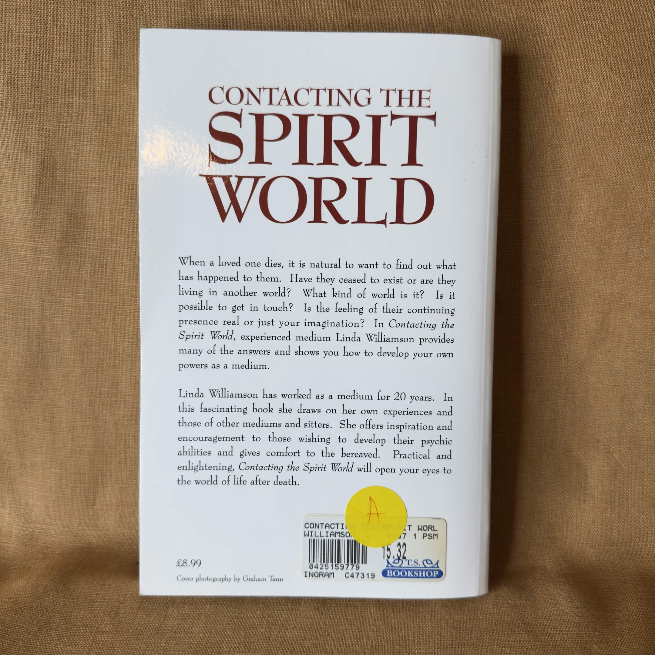 Contacting the Spirit World: How to Develop Your Psychic Abilities and Stay in Touch with Loved Ones — Linda Williamson