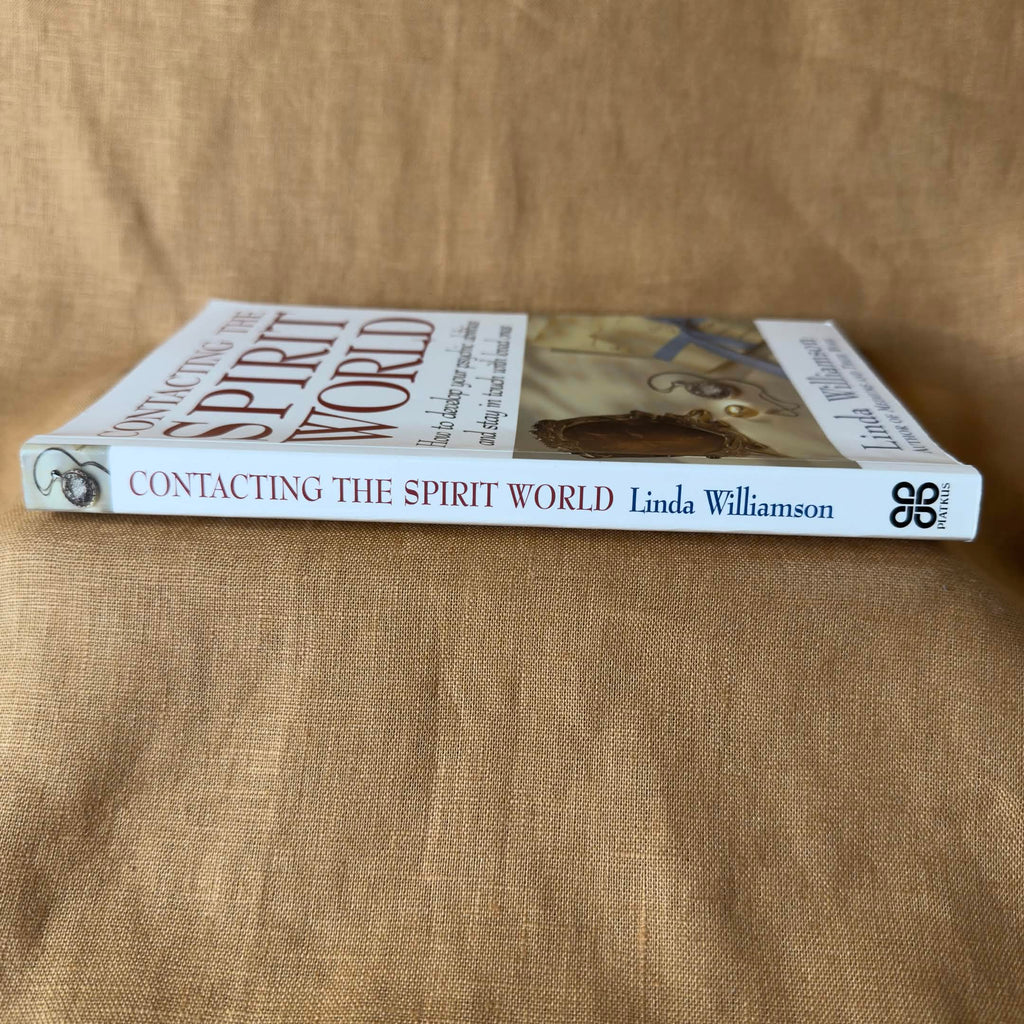 Contacting the Spirit World: How to Develop Your Psychic Abilities and Stay in Touch with Loved Ones — Linda Williamson