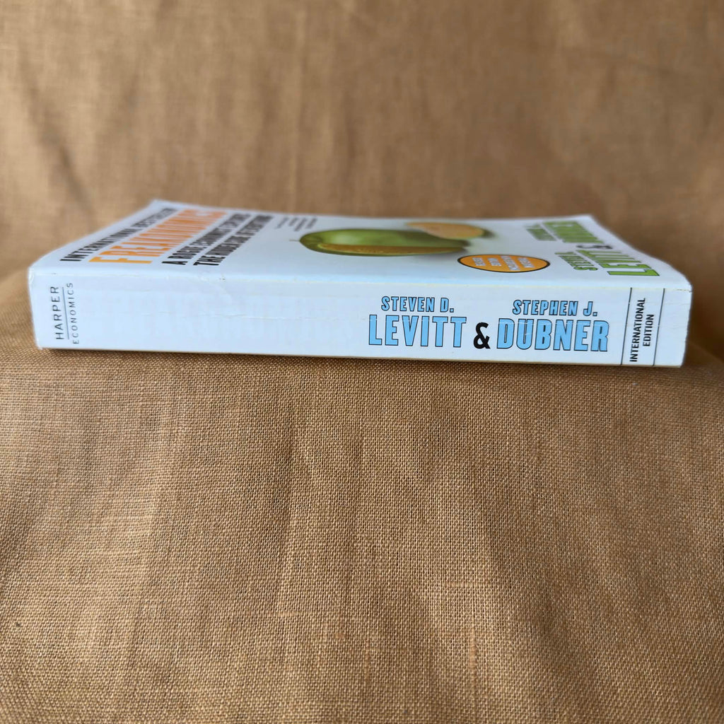 Freakonomics: A Rogue Economist Explores the Hidden Side of Everything — Steven D. Levitt & Stephen J. Dubner