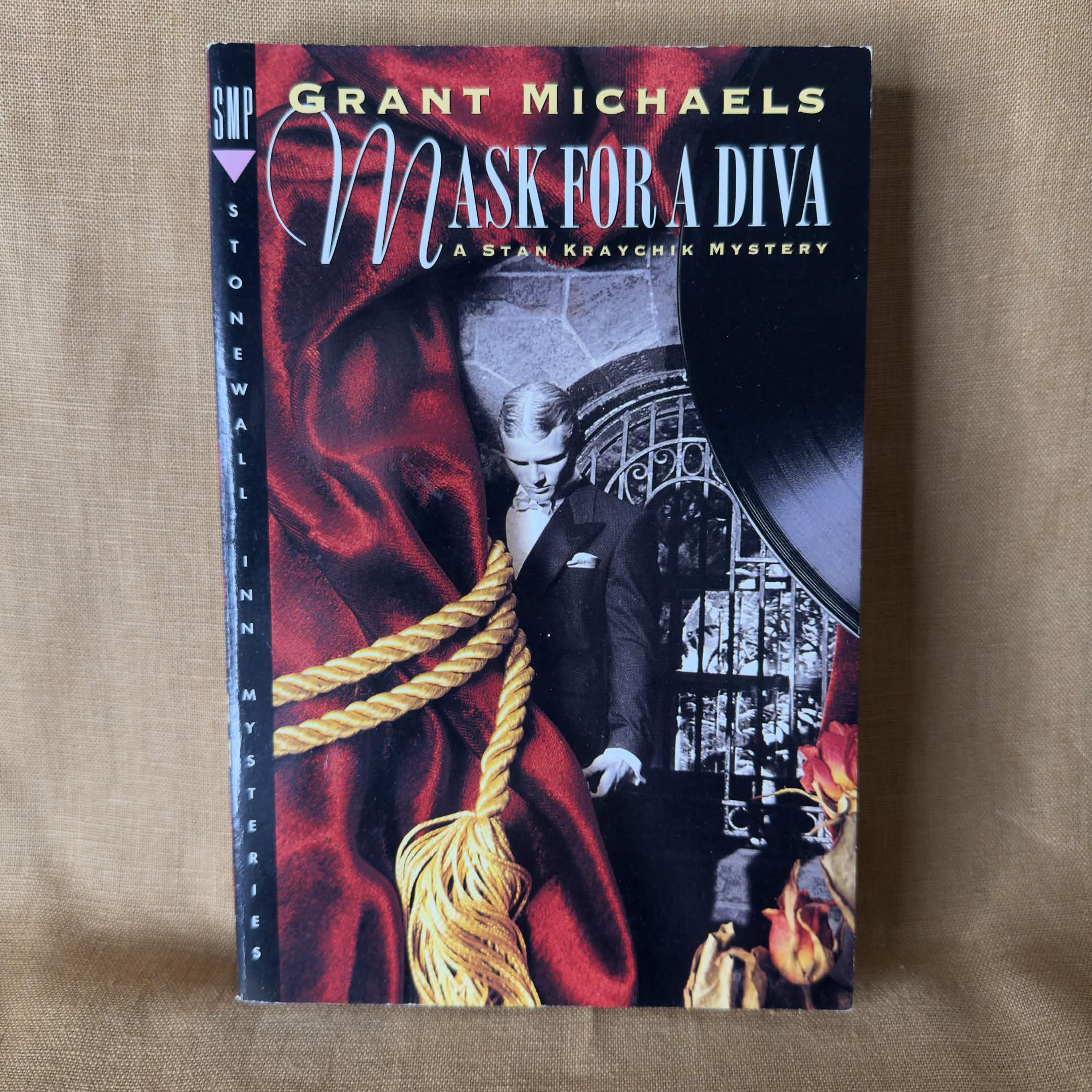 Mask for a Diva - Grant Michaels
