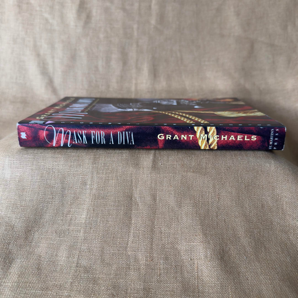 Mask for a Diva - Grant Michaels