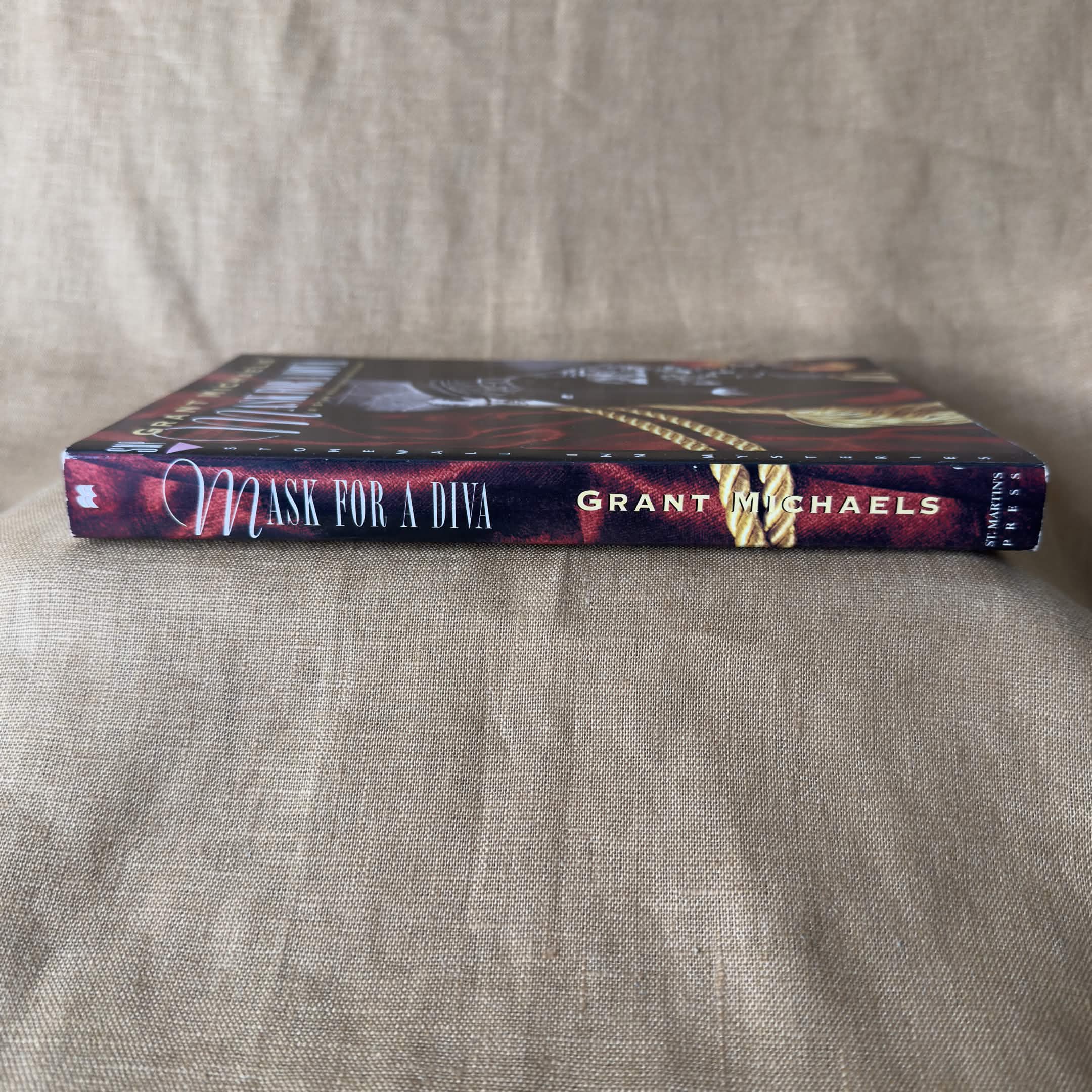 Mask for a Diva - Grant Michaels