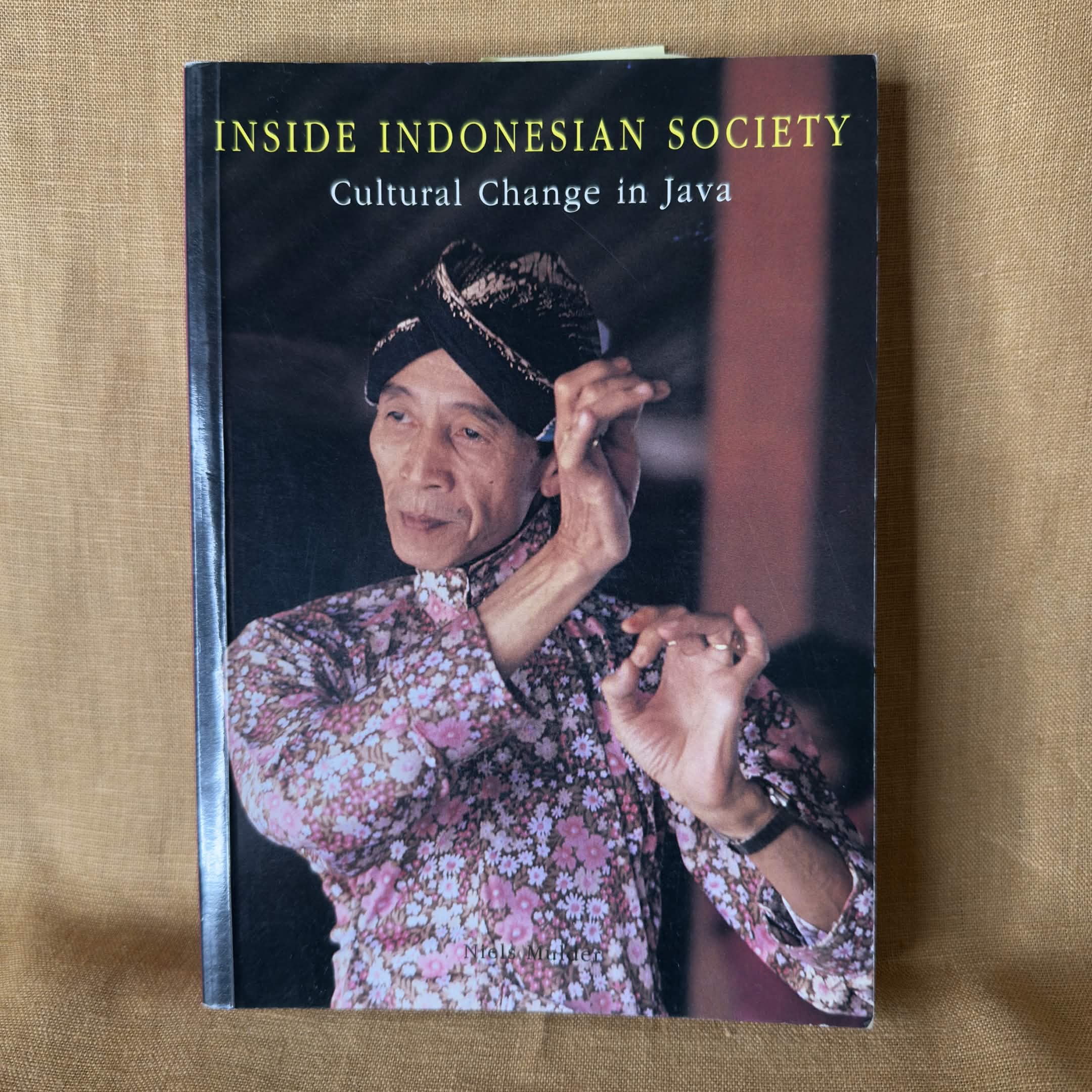 Inside Indonesian Society: Cultural Change in Java - Niels Mulder
