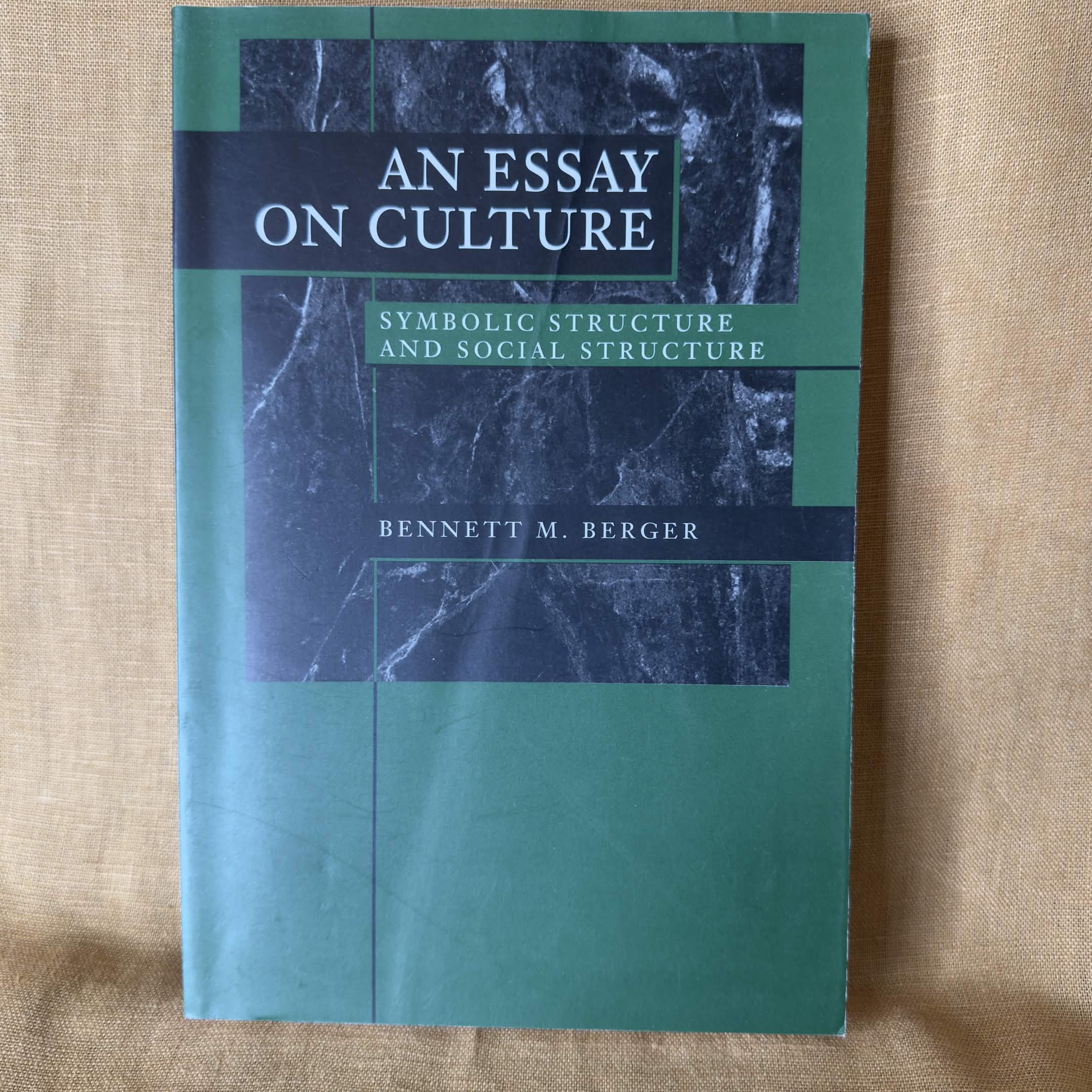 An Essay on Culture: Symbolic Structure and Social Structure - Bennett M. Berger