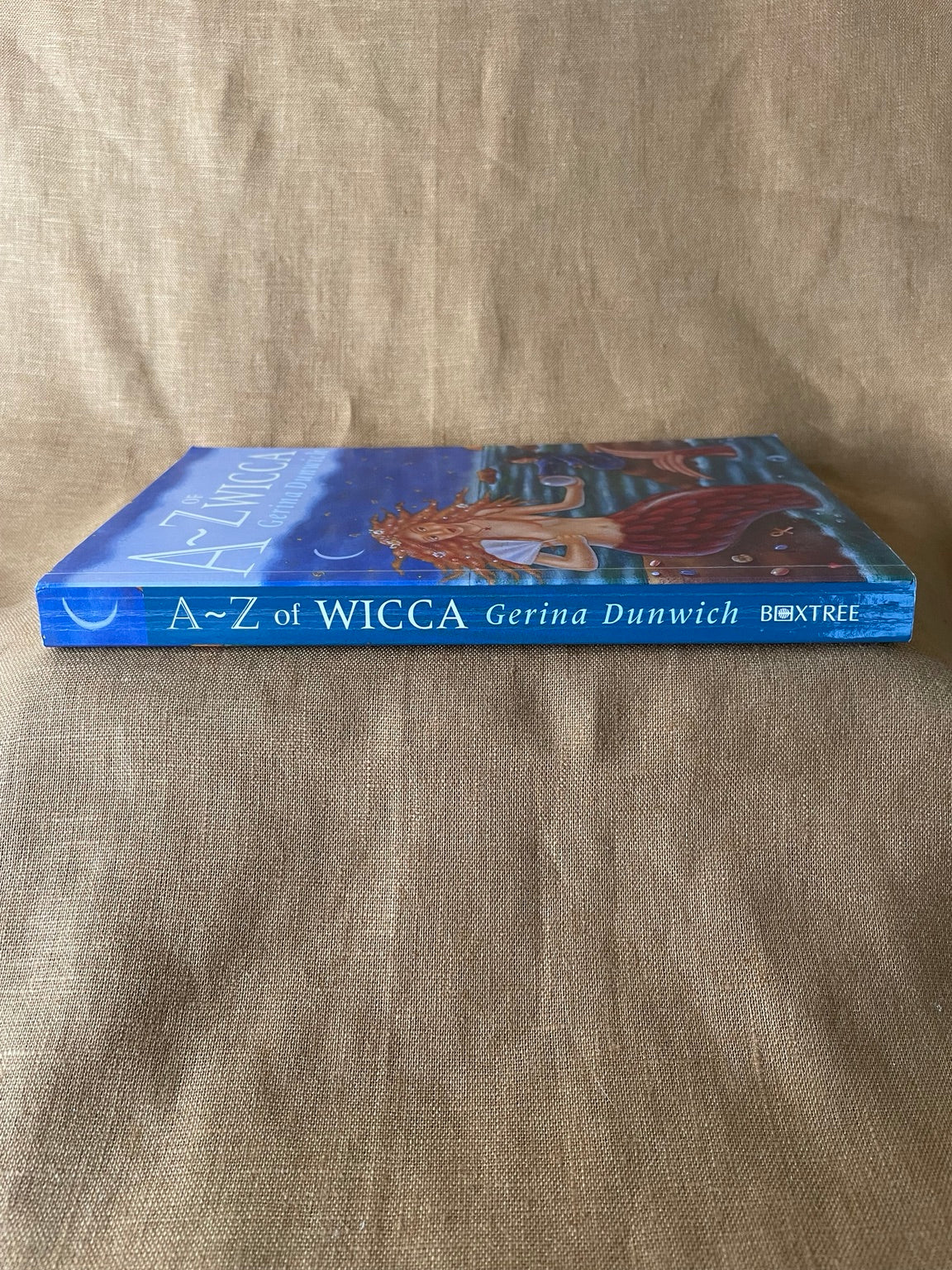 A-Z of Wicca by Gerina Dunwich spine