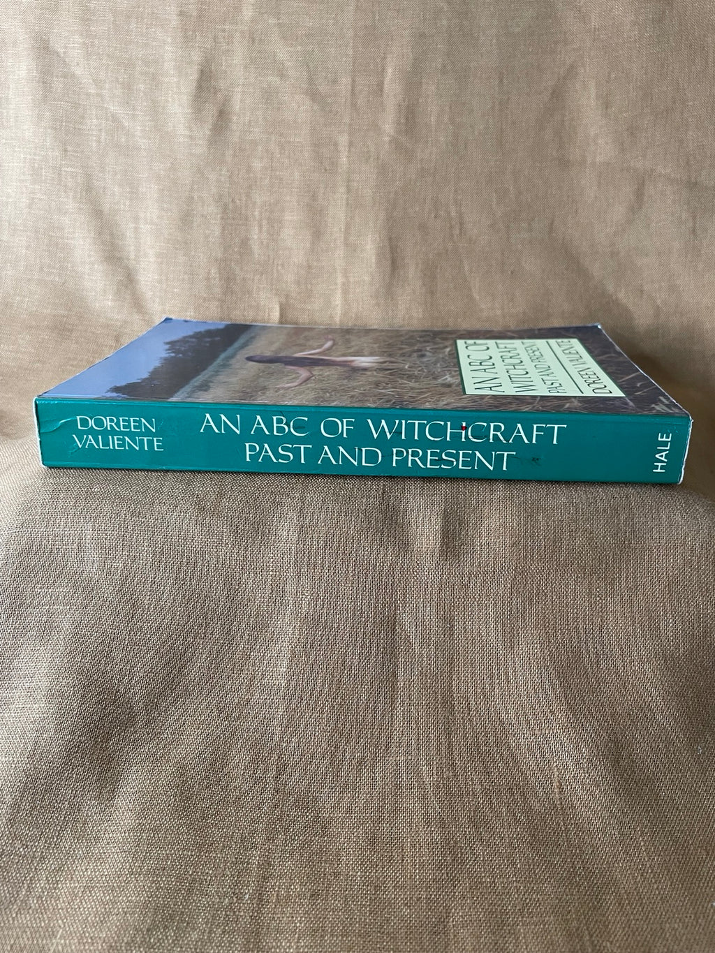 An ABC of Witchcraft Past and Present by Doreen Valiente spine