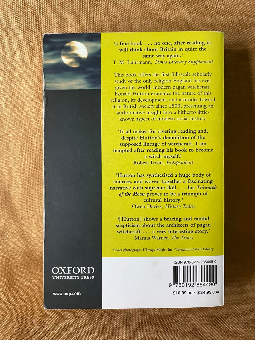 The Triumph of the Moon by Ronald Hutton back cover