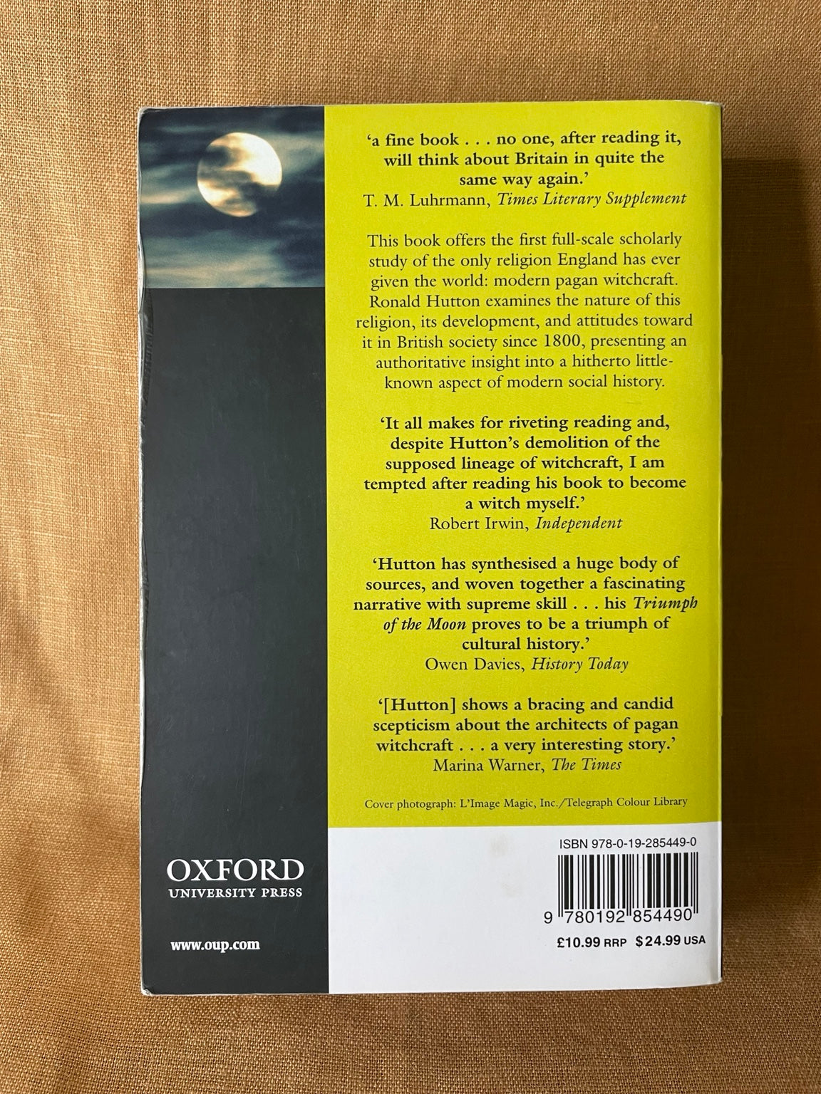The Triumph of the Moon by Ronald Hutton back cover