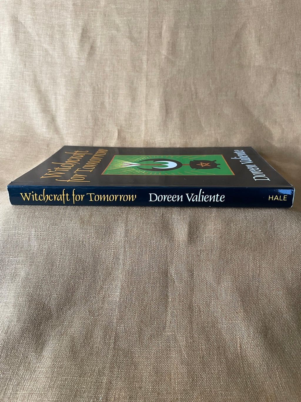 Witchcraft for Tomorrow by Doreen Valiente spine